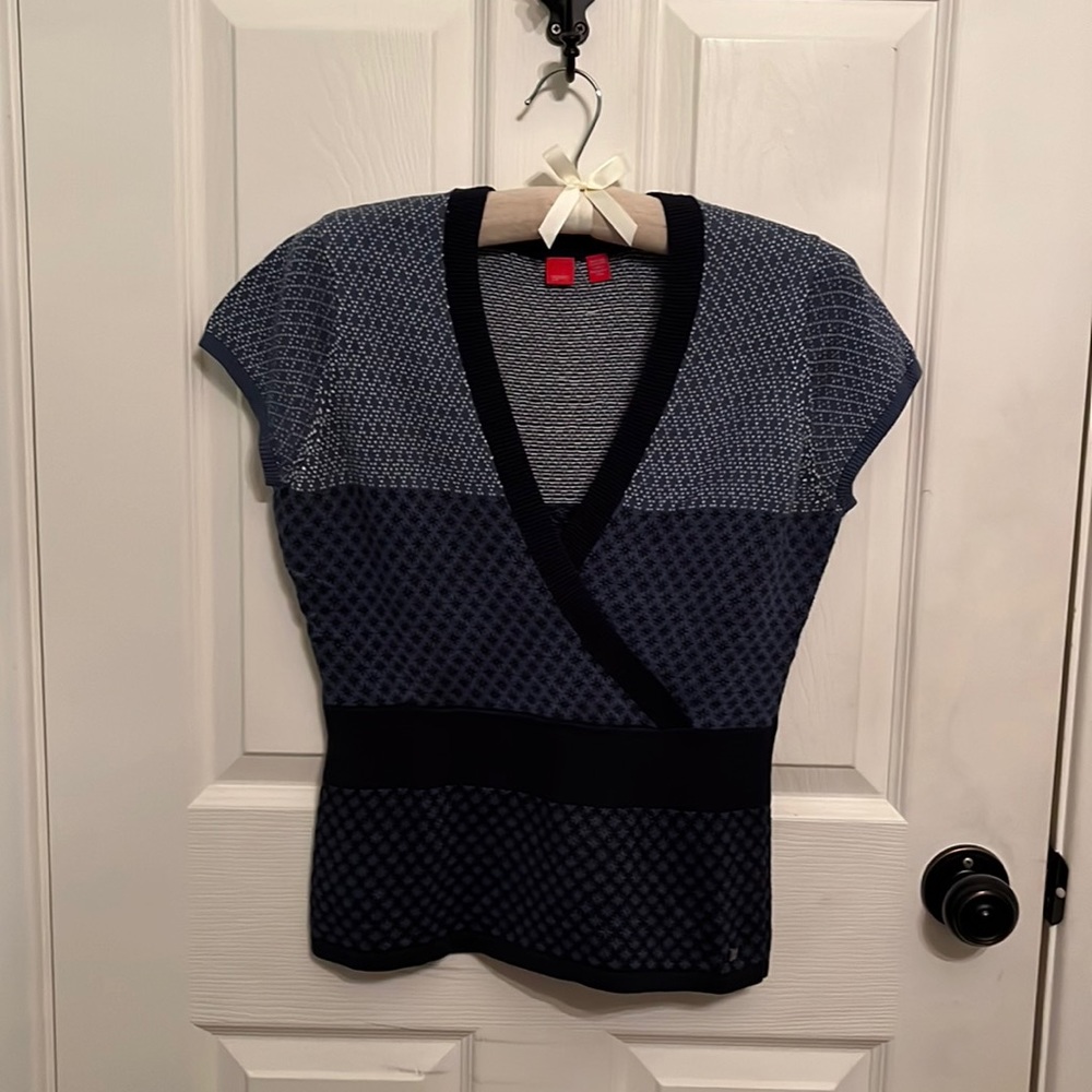 Short-sleeved sweater